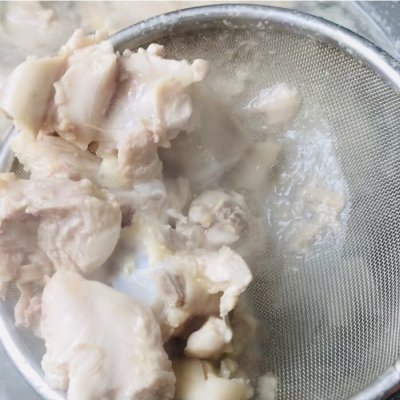 干松茸菇煲鸡汤的做法「干松茸菇煲鸡汤的做法」
