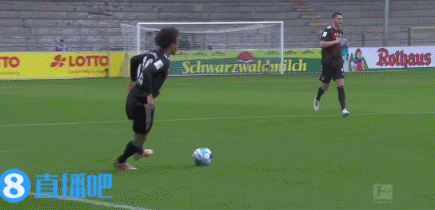 德甲直播哪里看经c77 tv（德甲-莱万进球+失空门穆勒助攻萨内进球 拜仁2-2弗莱堡）
