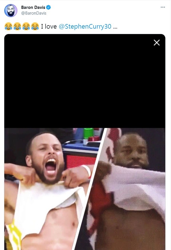 库里46 7 9（库里袒胸露乳庆祝动作致敬巴朗-戴维斯 后者发推：我爱库里）