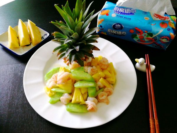 菠萝虾仁的家常做法(菜品做法以及菠萝营养功效)
