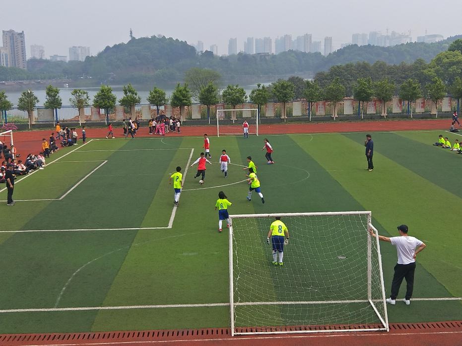 校园足球绘画一等奖 小学(龙洲小学第四届“龙腾杯”校园足球联赛暨足球绘画比赛)