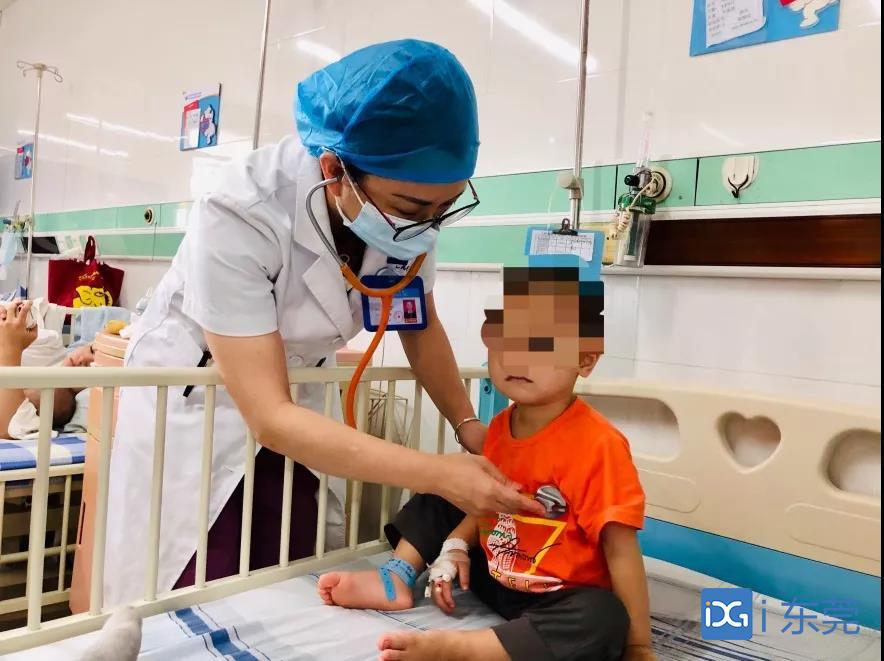 东莞2岁男童高烧不退,原因竟是家长的亲吻