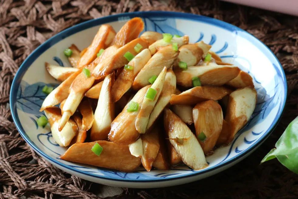 肉片胡萝卜茭白