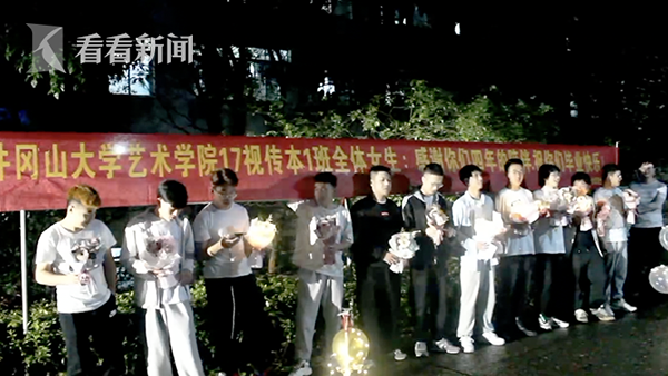 鲜花、横幅……520前夕全班男生“表白”同班女生：感谢4年的陪伴