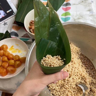 蛋黃肉粽子的做法和配料,蛋黃肉粽子的做法和配料竅門