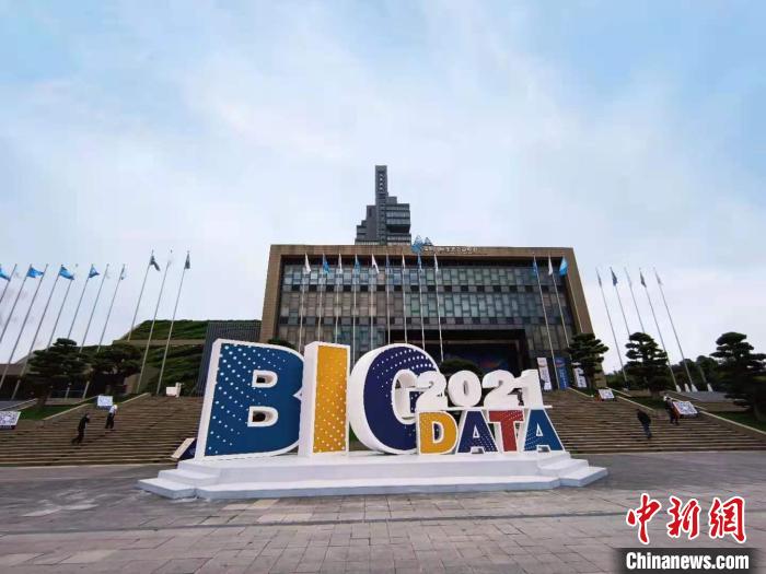 中国工程院院士周济：抓住智能制造核心技术 实现重点突破跨越发展