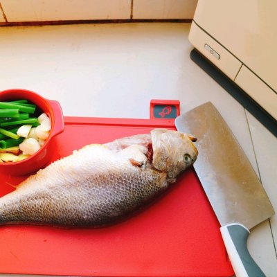 红烧鲈鱼最简单的做法（简单好吃的鲈鱼做法及饮食禁忌）