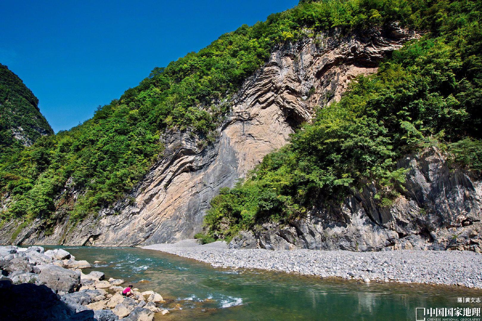 大巴山地形图片