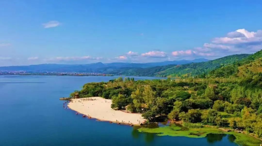 张金龙 | 摄travel孩子的天性大抵都是这样喜欢玩闹 喜欢细沙金沙滩