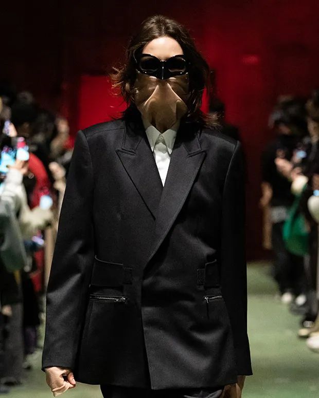 本季Balenciaga、GM等品牌中，被造型師們視為先鋒的 15 款墨鏡