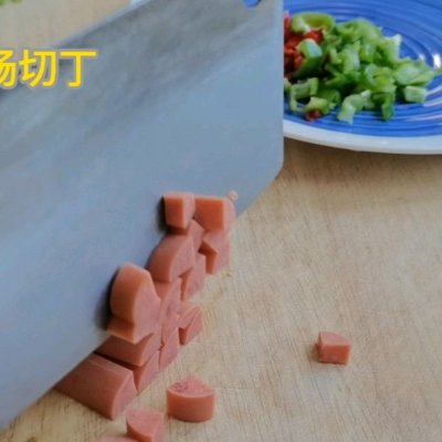 用馒头做披萨怎么做家庭做法（教你做鲜味无敌的馒头披萨）