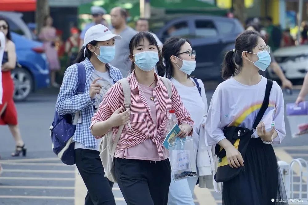 高考首日：衡阳47802名考生迎接人生大考，全市各考点平稳有序