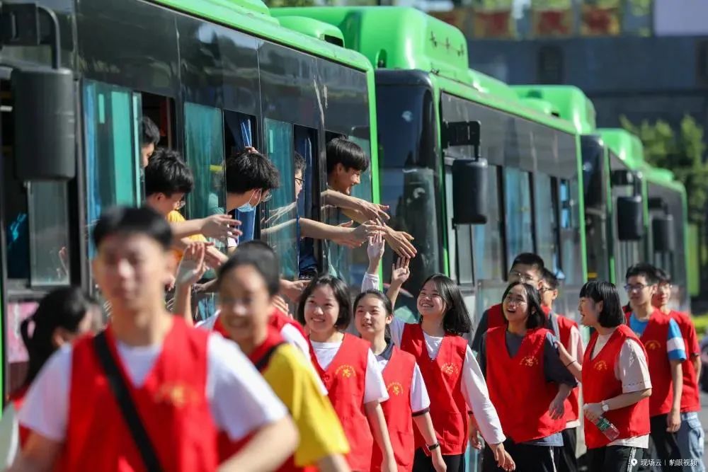 高考首日：衡阳47802名考生迎接人生大考，全市各考点平稳有序