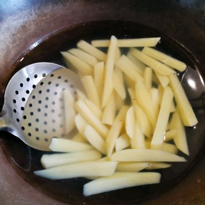 自制薯?xiàng)l,自制薯?xiàng)l怎么做又脆好吃