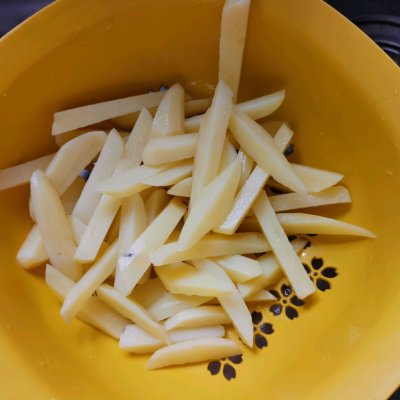 自制薯?xiàng)l,自制薯?xiàng)l怎么做又脆好吃