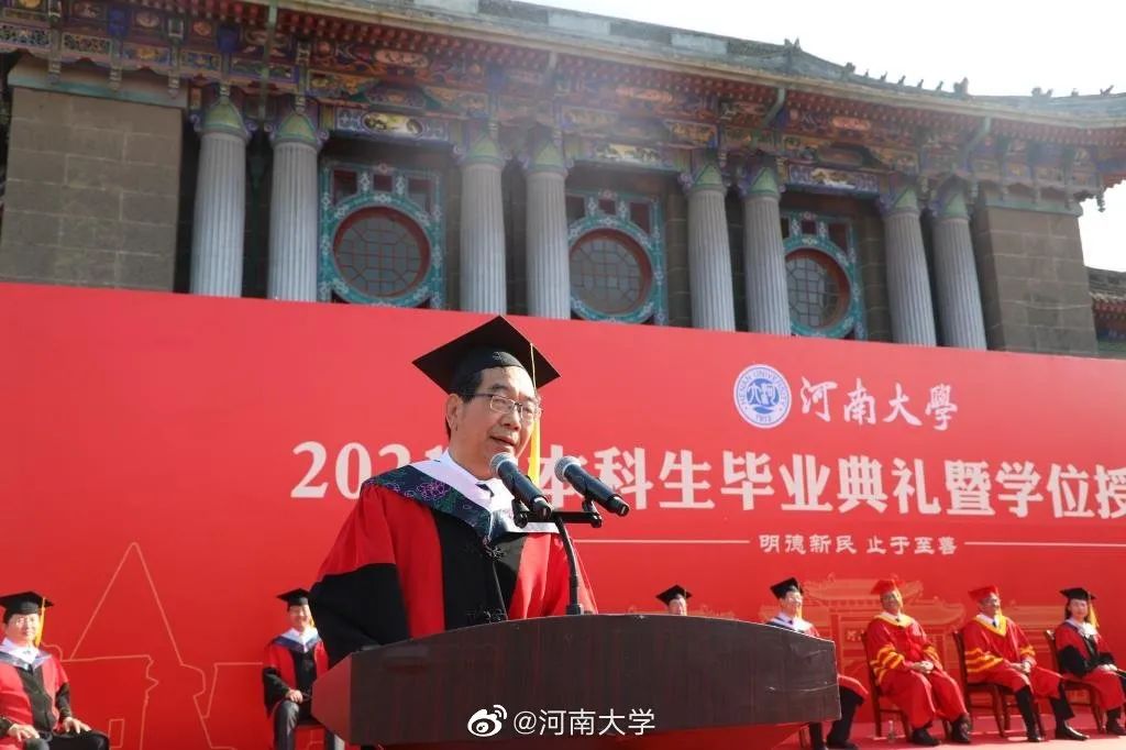 毕业典礼礼物（大学迎新晚会礼品）