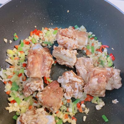 椒鹽排骨的做法,椒鹽排骨的做法 家常