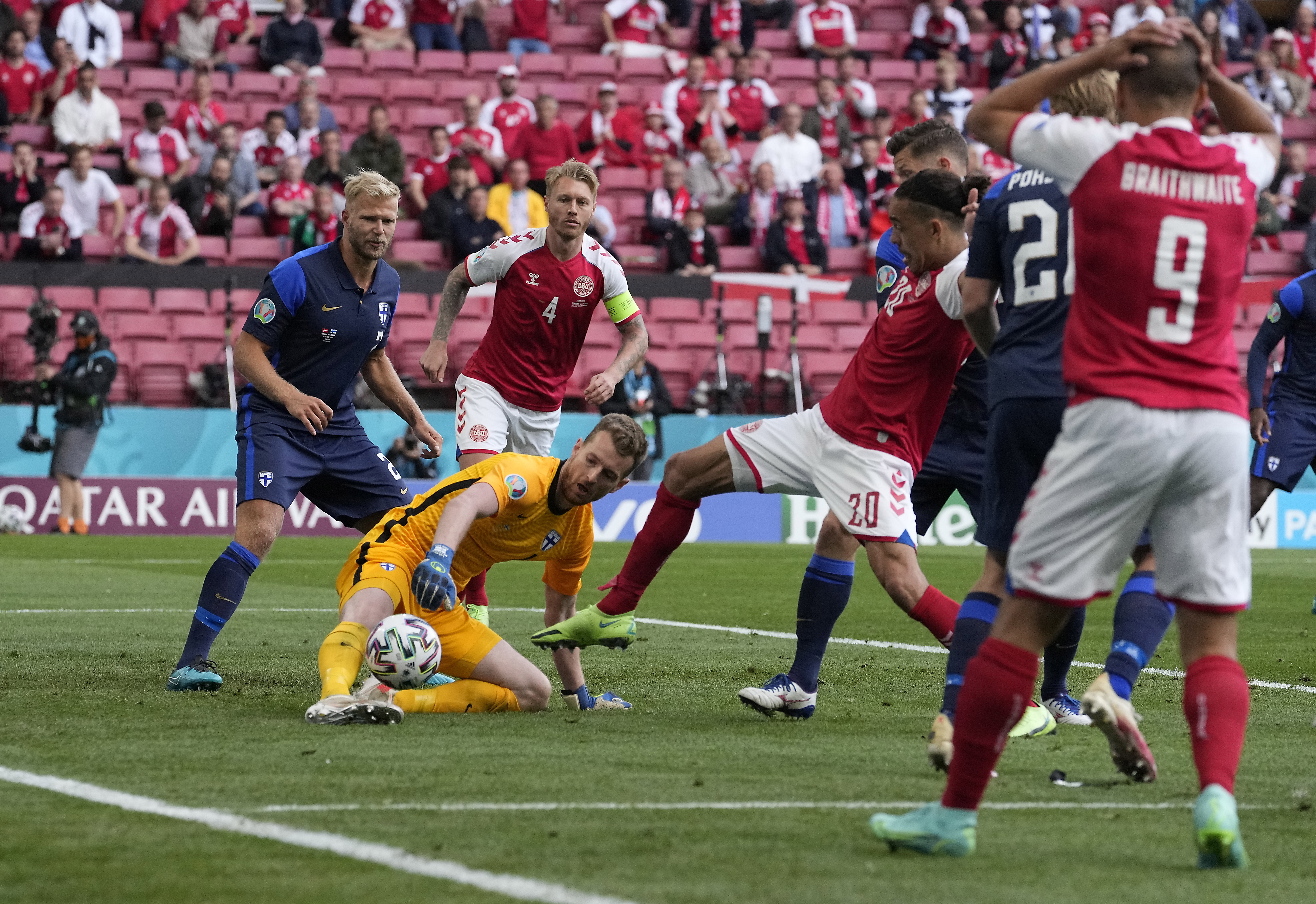 欧洲杯丹麦vs芬兰直播图文（丹麦0-1芬兰，芬兰欧洲杯首球，埃里克森休克后已状态稳定）