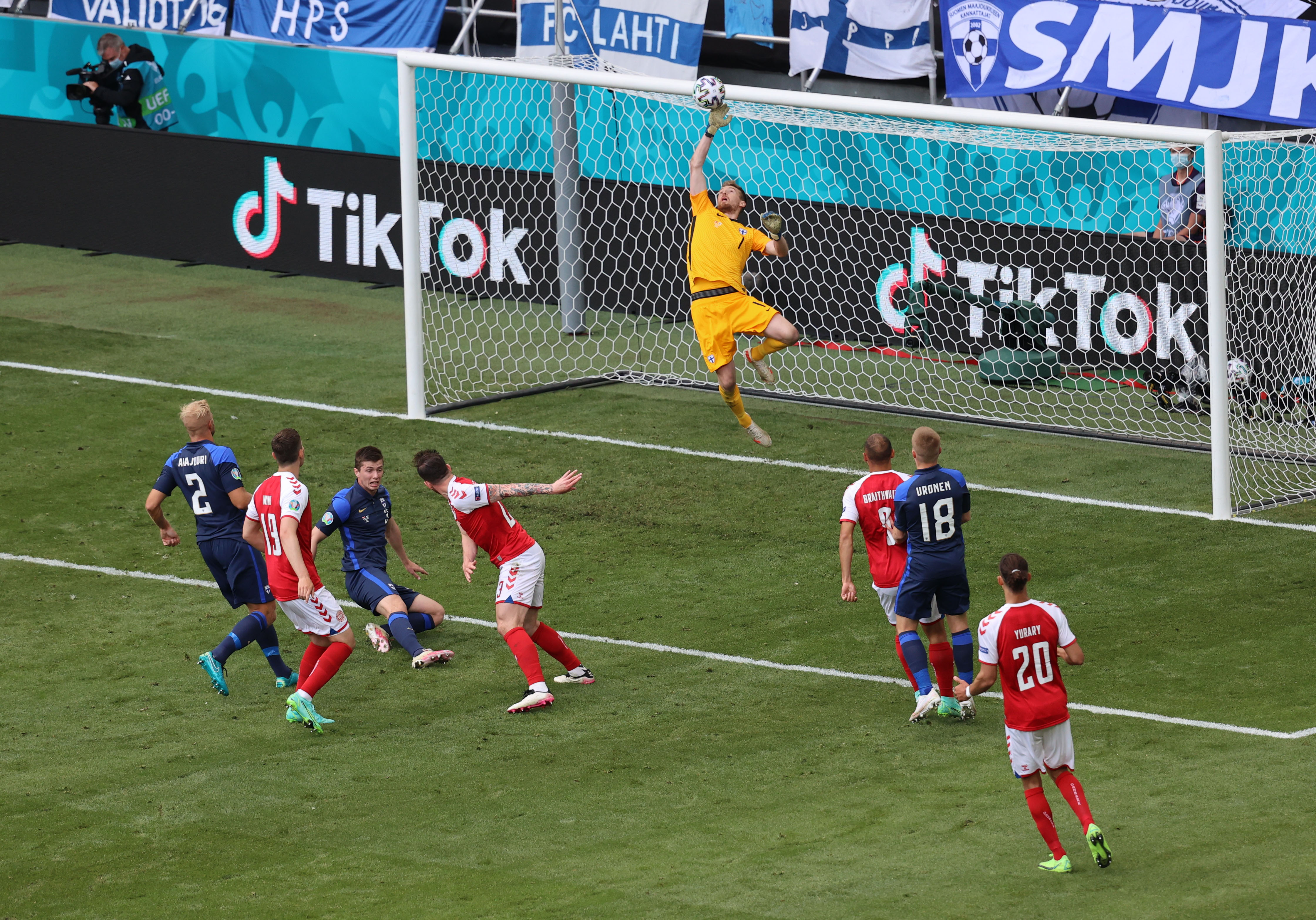 欧洲杯丹麦vs芬兰直播图文（丹麦0-1芬兰，芬兰欧洲杯首球，埃里克森休克后已状态稳定）