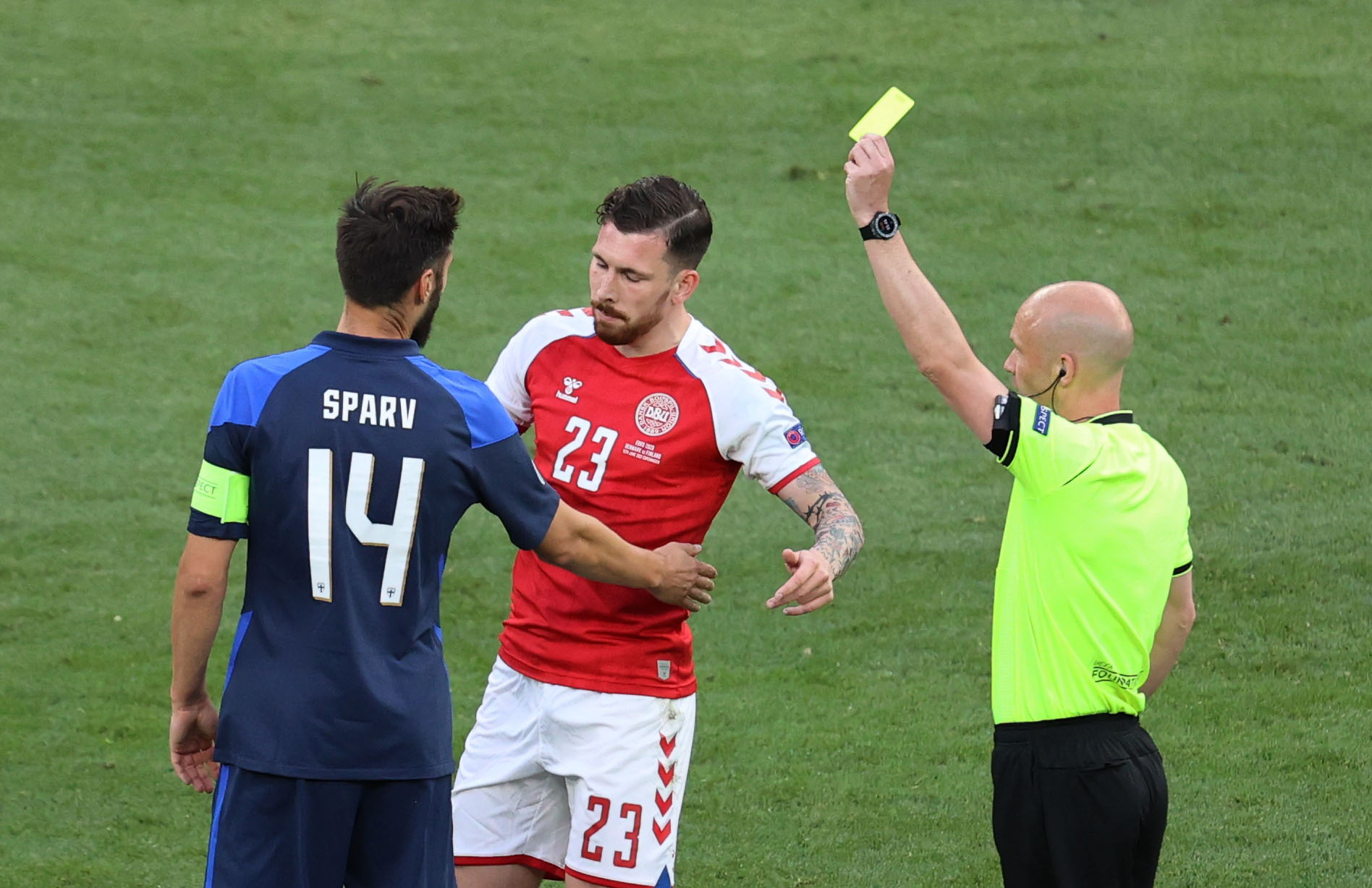 欧洲杯丹麦vs芬兰直播图文（丹麦0-1芬兰，芬兰欧洲杯首球，埃里克森休克后已状态稳定）