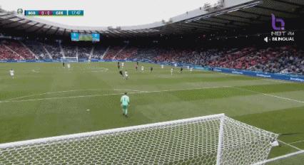 欧洲杯-希克45米超远吊射神仙球+双响 捷克2-0苏格兰