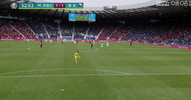欧洲杯历史最远进球！捷克2-0苏格兰，希克中场吊射破门