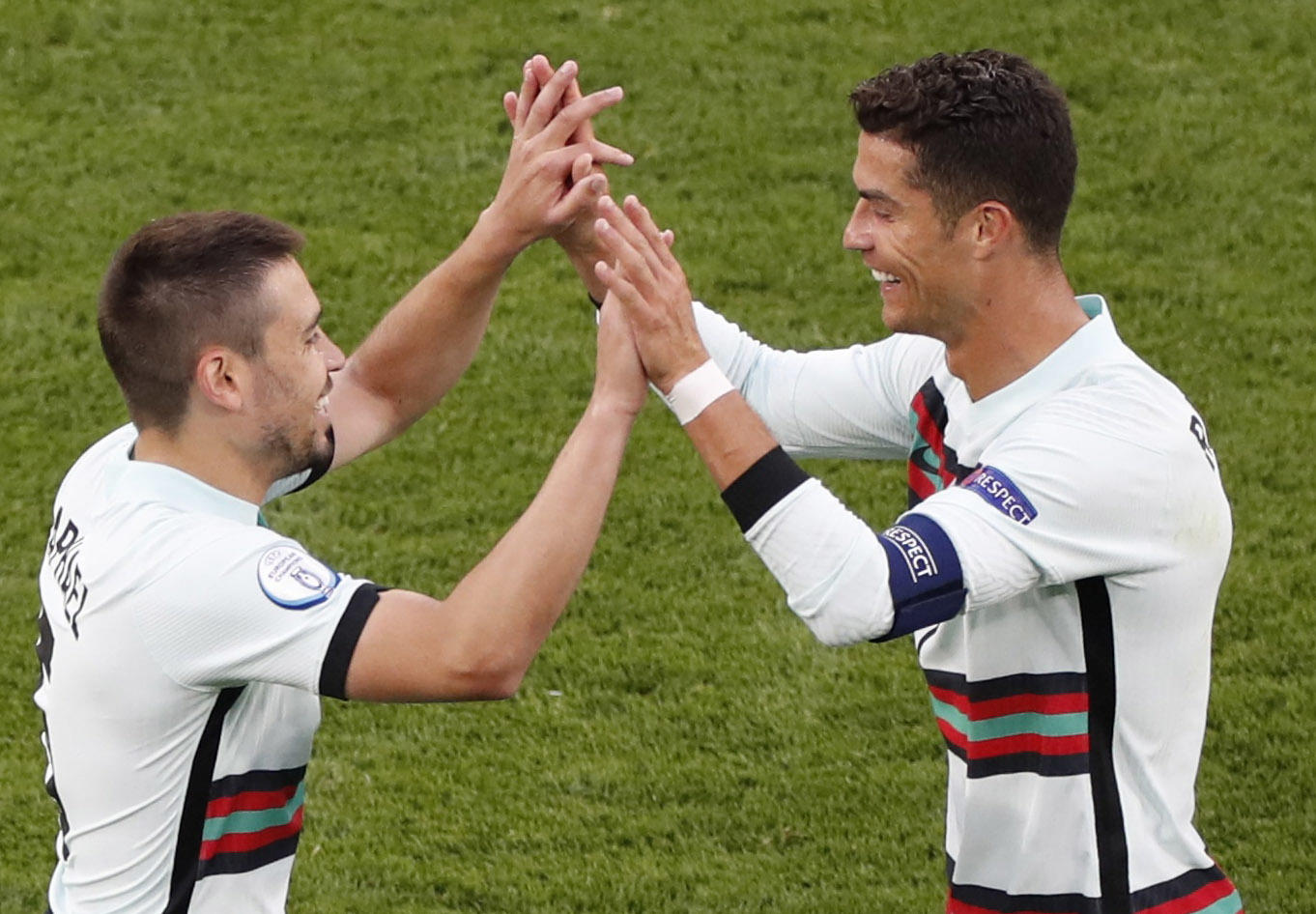 匈牙利vs葡萄牙比分(C罗梅开二度欧洲封王！葡萄牙3-0击败匈牙利，赢下卫冕之旅开门红)