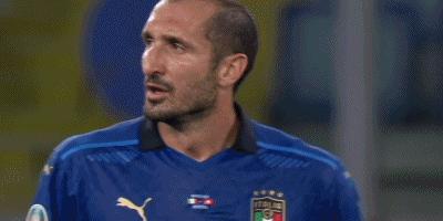 半场：意大利1-0瑞士，洛卡特利破门基耶利尼进球被吹后伤退
