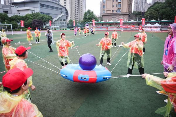 社区足球队(“没想到我50岁还能参加全运会！”这支上海社区足球队为何能登上全国舞台？)