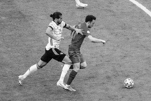 踢足球会引起什么病（看足球让更多人犯了心脏病）