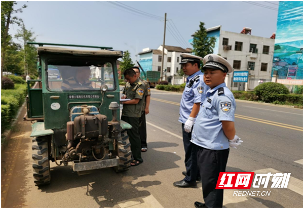 津市：無證駕駛報廢拖拉機，“零容忍”