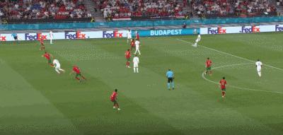 葡萄牙2-2法国携手出线，C罗梅开二度追平代伊，本泽马双响