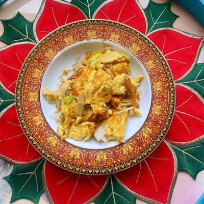 冬日里的驱寒神器:简单易学的大葱炒鹅蛋