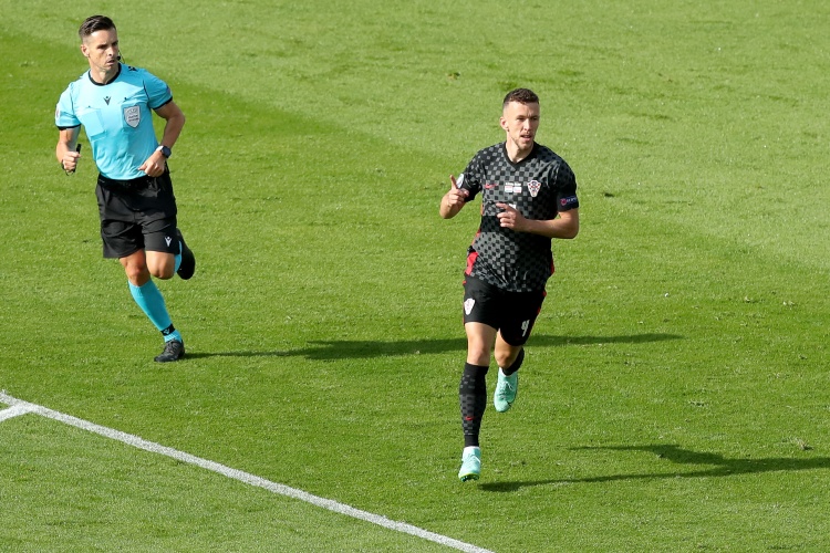 佩里西奇感染新冠红酒红酒红酒（早报：意大利丹麦进欧洲杯8强 国安19岁后卫梁少文亚冠穿云箭破门）