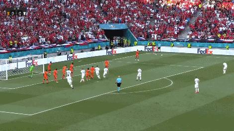 空中接力！卡拉斯摆渡&霍莱什头球破门，捷克1-0领先荷兰