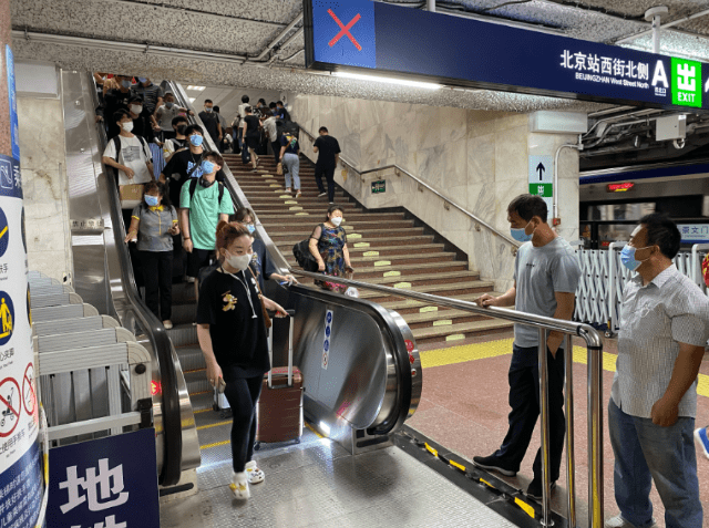 北京地铁电梯,北京地铁电梯事故案例