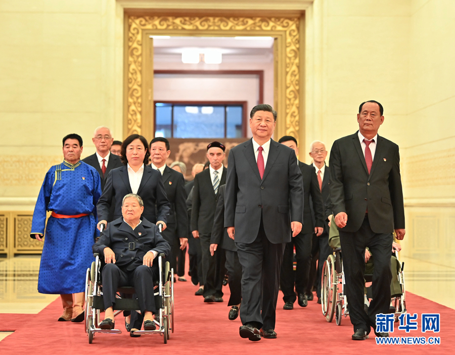 钟南山共和国勋章颁奖典礼颁奖词(学习进行时丨习近平向这些“平凡英雄”颁授“党内最高荣誉”)