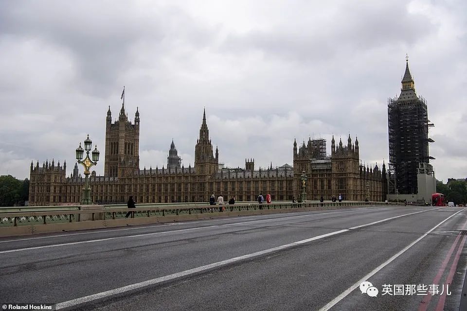 世界杯英国队2018(乔治小王子就是吉祥物？!英格兰打败德国闯进八强，球迷狂欢沸腾)