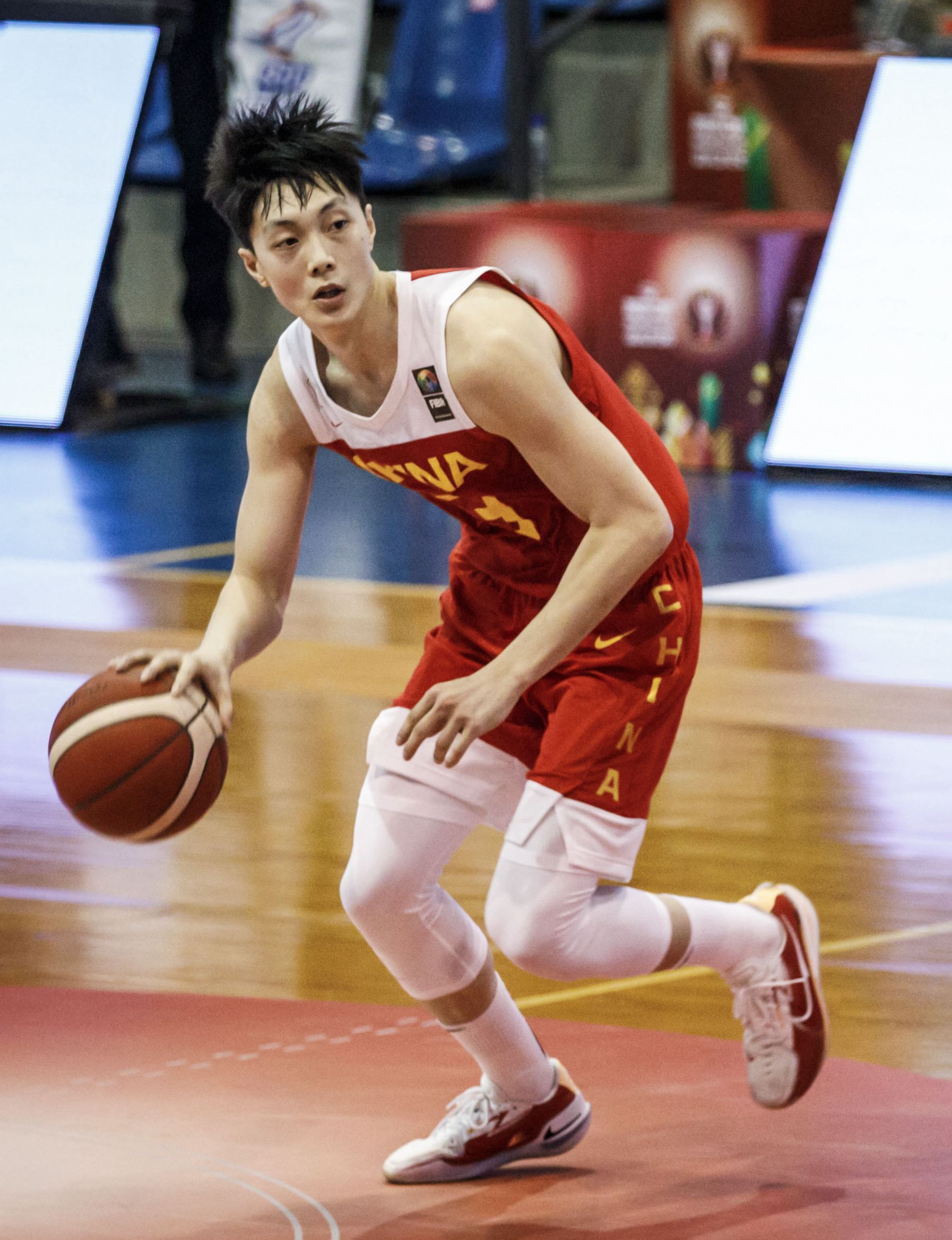 胡明轩24分全场最高,中国男篮奥运落选赛不敌加拿大队