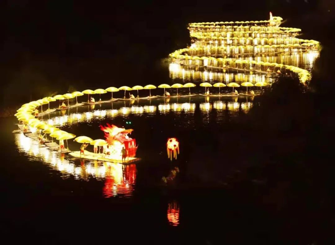 漓江上这一幕实在太美