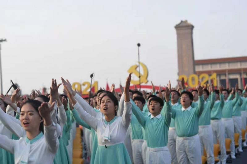 四名领诵员是谁？三千学生合唱如何形如一人？庆祝大会揭秘来了