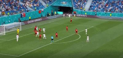 瑞士1-1西班牙进入加时，沙奇里抓住失误扳平，弗罗伊勒染红