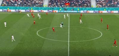 瑞士1-1西班牙进入加时，沙奇里抓住失误扳平，弗罗伊勒染红