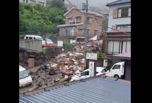 日本静冈县(事发日本静冈：轰隆一声，5栋住宅6辆车被泥石流冲走……)
