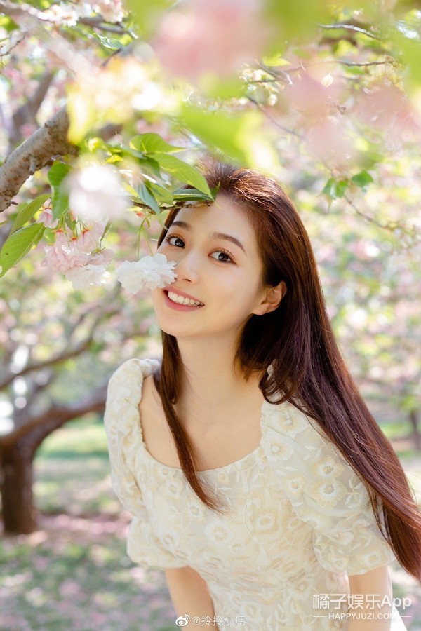 千里挑四！出现在文艺汇演上的领诵员冯琳，会是下一个王冰冰吗？