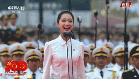 千里挑四！出现在文艺汇演上的领诵员冯琳，会是下一个王冰冰吗？