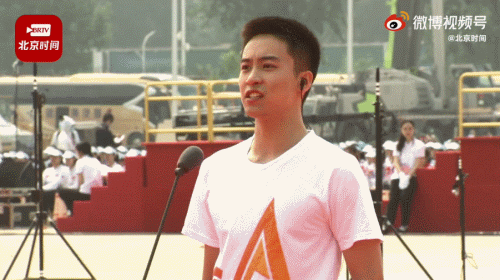 千里挑四！出现在文艺汇演上的领诵员冯琳，会是下一个王冰冰吗？