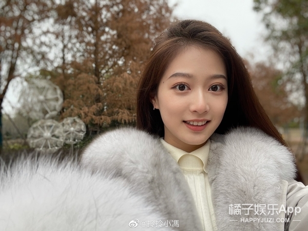 千里挑四！出现在文艺汇演上的领诵员冯琳，会是下一个王冰冰吗？