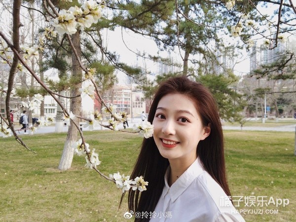 千里挑四！出现在文艺汇演上的领诵员冯琳，会是下一个王冰冰吗？