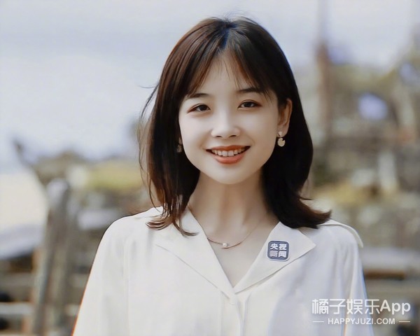 千里挑四！出现在文艺汇演上的领诵员冯琳，会是下一个王冰冰吗？